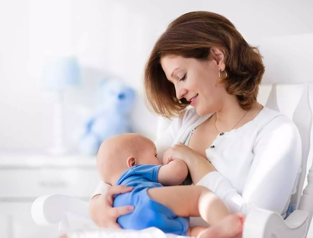 How Lactation Specialists Help With Cluster Feeding